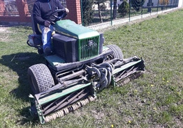 Трактор JOHN DEERE с газонокосилкой 2653
